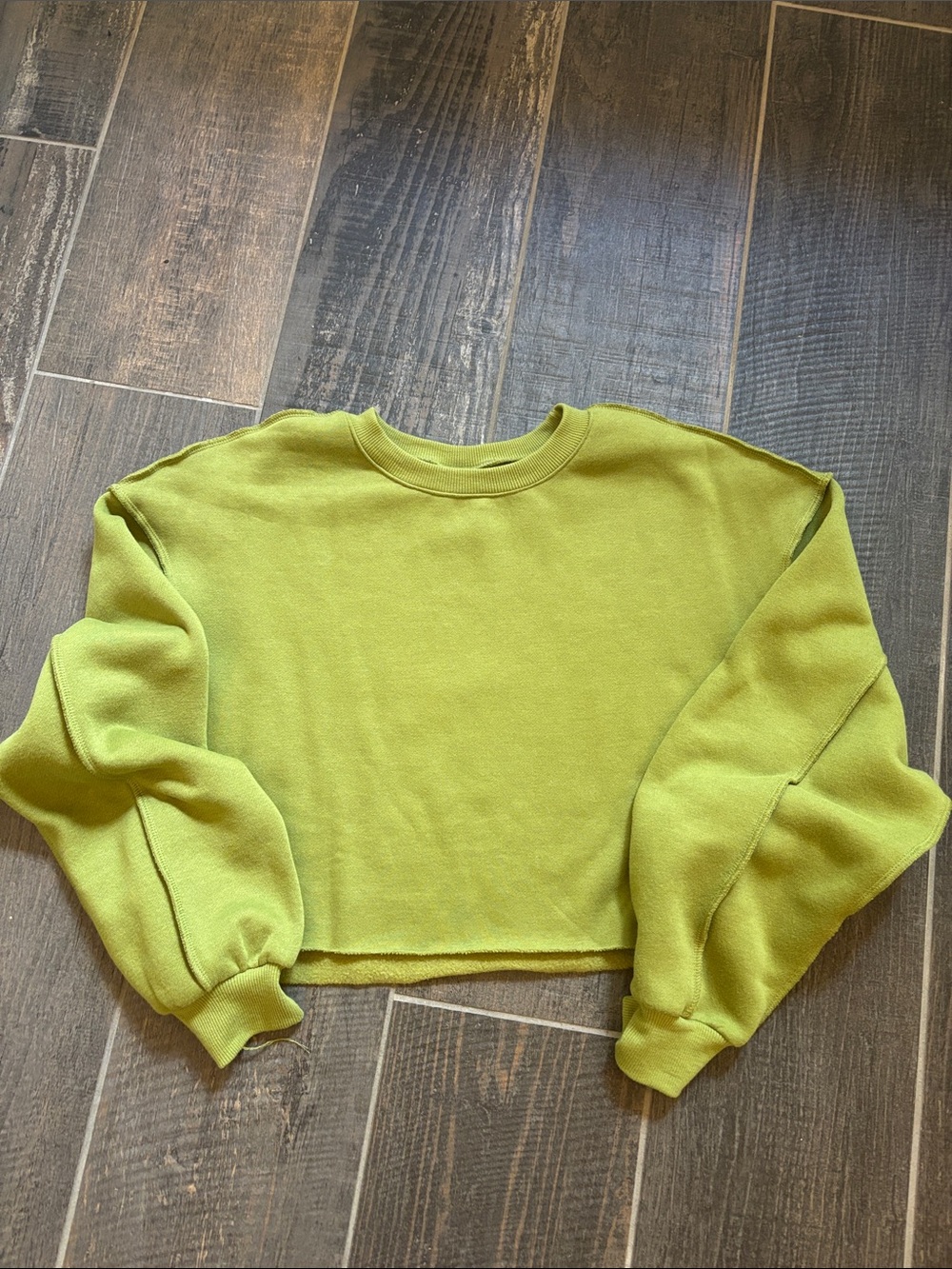 Cropped Long-Sleeve Crewneck Sweatshirt - Lime Green